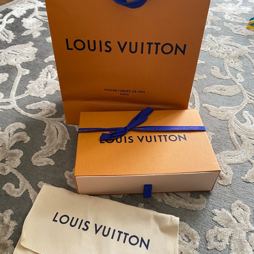 LV shopper, box, duster and ribbon